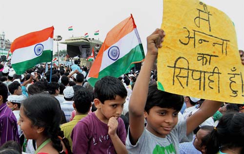 अन्‍ना के आंदोलन में कैसे-कैसे नारे... | फोटो: अलबेले समर्थक