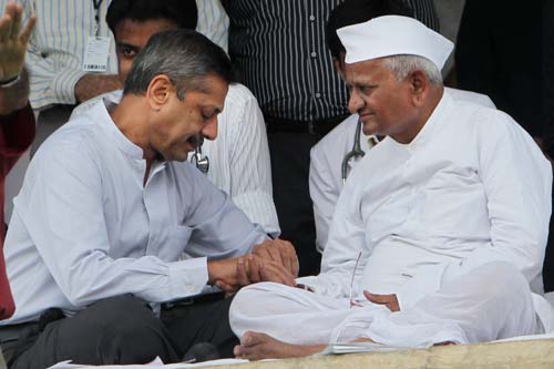 मैं भी अन्‍ना, तू भी अन्‍ना, हम सब अन्‍ना... | अन्‍ना गिरफ्तार