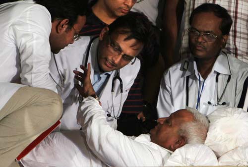 मैं भी अन्‍ना, तू भी अन्‍ना, हम सब अन्‍ना... | अन्‍ना गिरफ्तार