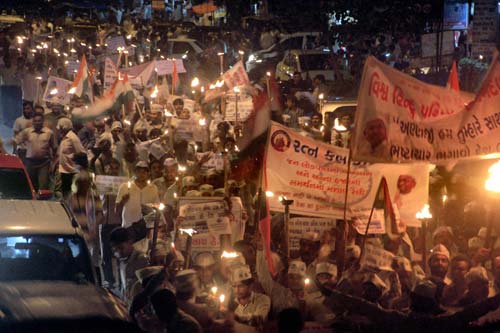 मैं भी अन्‍ना, तू भी अन्‍ना, हम सब अन्‍ना... | अन्‍ना गिरफ्तार