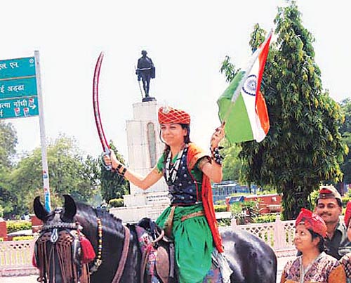 भ्रष्‍ट तंत्र के खिलाफ पूरा देश एकजुट  | आपकी भेजी तस्‍वीरें