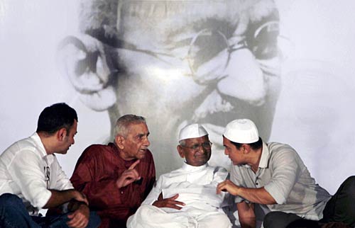 जनसंसद की जीत का जश्‍न | मैं भी अन्‍ना, तू भी अन्‍ना...