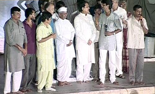 जनसंसद की जीत का जश्‍न | मैं भी अन्‍ना, तू भी अन्‍ना...