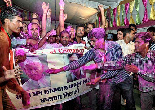 जनसंसद की जीत का जश्‍न | मैं भी अन्‍ना, तू भी अन्‍ना...