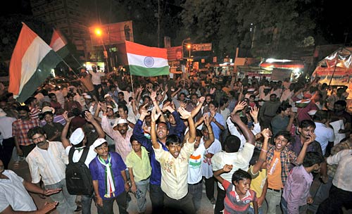 जनसंसद की जीत का जश्‍न | मैं भी अन्‍ना, तू भी अन्‍ना...