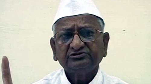 देखें कैसे गिरफ्तार हुए अन्‍ना हजारे | सड़कों पर समर्थक