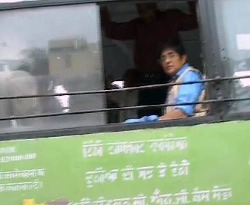 देखें कैसे गिरफ्तार हुए अन्‍ना हजारे | सड़कों पर समर्थक