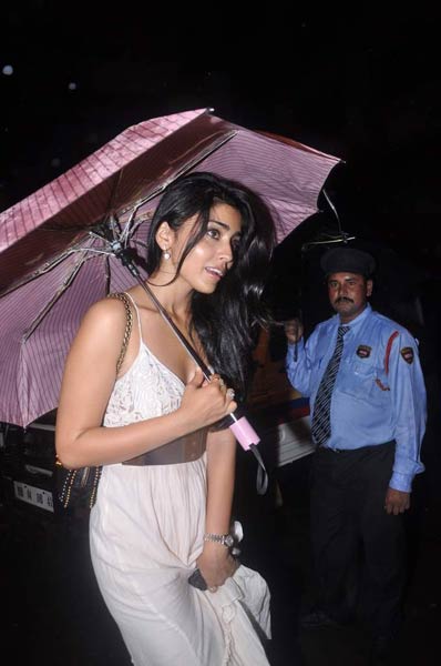 देखें सलमान की बहन की बर्थडे पार्टी । मान्यता की पार्टी