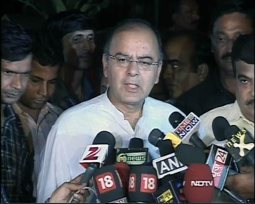 नेताओं का रवैया और अन्‍ना का आंदोलन...| हर ओर अन्‍ना