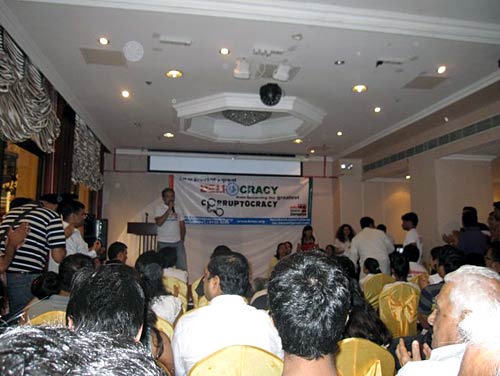 22 अगस्‍त 2011: लोगों ने भेजी तस्‍वीरें । मैं भी अन्‍ना, तू भी अन्‍ना