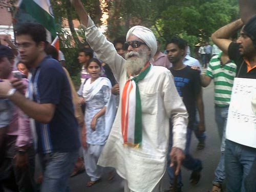 20 अगस्‍त 2011: लोगों ने आजतक को भेजी तस्‍वीरें | आपकी तस्‍वीरें