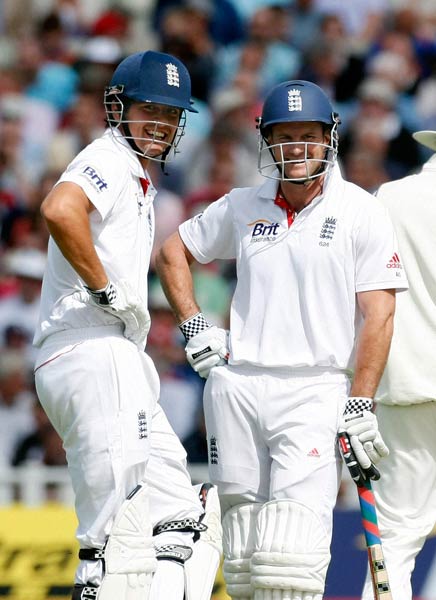 बर्मिंघम टेस्टः दूसरे दिन कुक की शानदार पारी से इंग्लैंड मजबूत