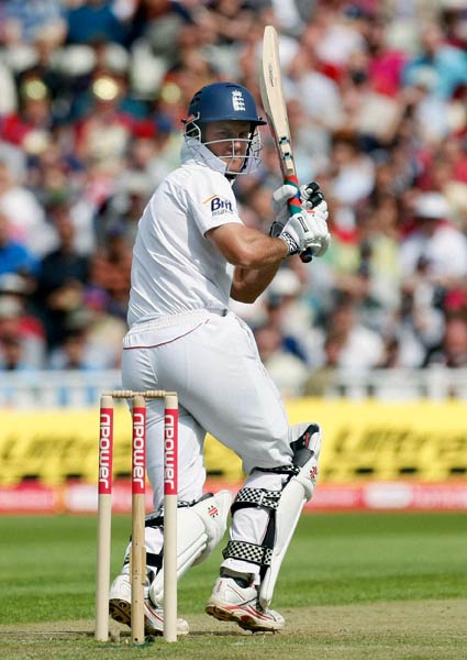बर्मिंघम टेस्टः दूसरे दिन कुक की शानदार पारी से इंग्लैंड मजबूत