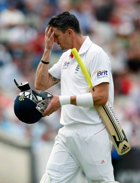 बर्मिंघम टेस्टः दूसरे दिन कुक की शानदार पारी से इंग्लैंड मजबूत