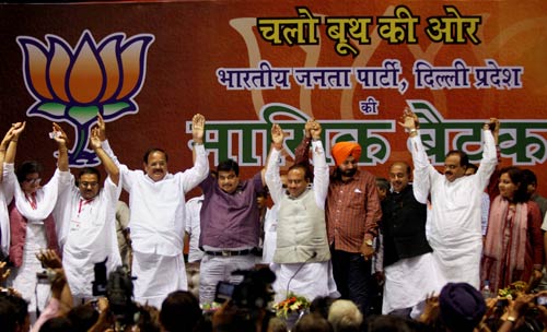 01 अगस्त 2011: तस्वीरों में देखें दिनभर की बड़ी खबरें । पढ़ें