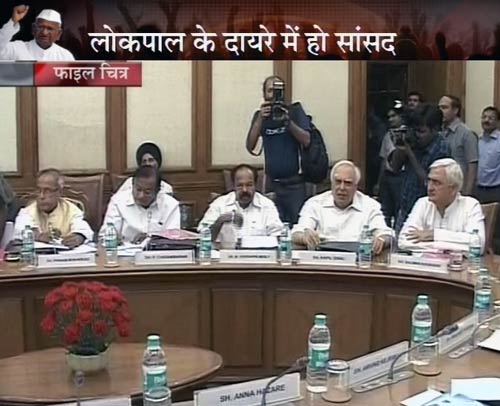 नेताओं का रवैया और अन्‍ना का आंदोलन...| हर ओर अन्‍ना