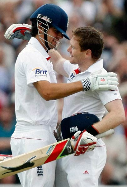 कुक ने टीम इंडिया को बैकफुट पर धकेला