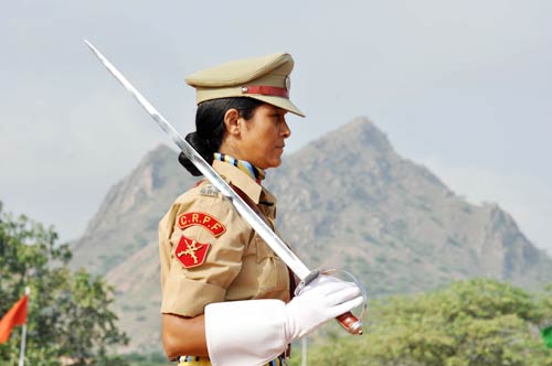 सीआरपीएफ के दस्ते में 620 महिला कांस्टेबल शामिल