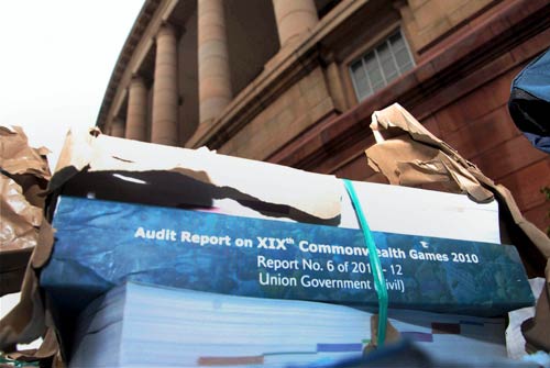 05 अगस्त 2011: तस्वीरों में देखें दिनभर की बड़ी खबरें । पढ़ें