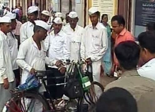 अन्‍ना के समर्थन में मुंबई के डिब्‍बावाले | आपकी भेजी तस्‍वीरें