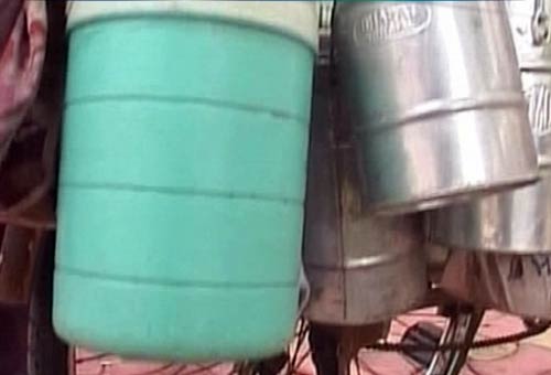 अन्‍ना के समर्थन में मुंबई के डिब्‍बावाले | आपकी भेजी तस्‍वीरें