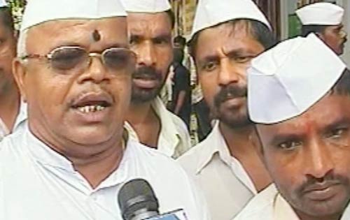 अन्‍ना के समर्थन में मुंबई के डिब्‍बावाले | आपकी भेजी तस्‍वीरें