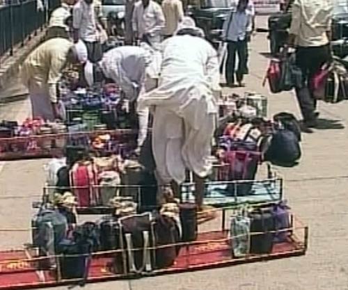 अन्‍ना के समर्थन में मुंबई के डिब्‍बावाले | आपकी भेजी तस्‍वीरें