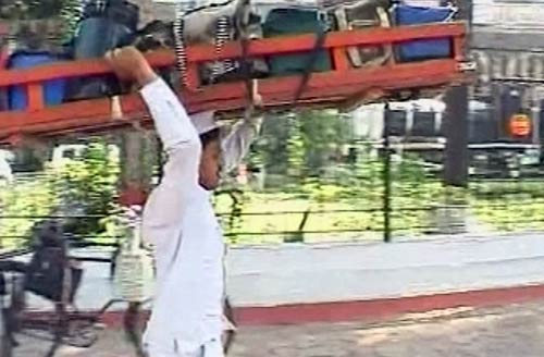 अन्‍ना के समर्थन में मुंबई के डिब्‍बावाले | आपकी भेजी तस्‍वीरें