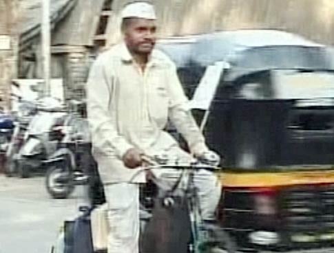 अन्‍ना के समर्थन में मुंबई के डिब्‍बावाले | आपकी भेजी तस्‍वीरें