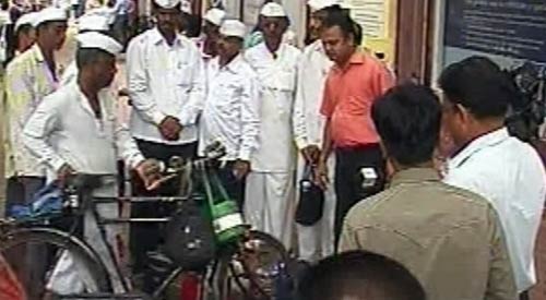 अन्‍ना के समर्थन में मुंबई के डिब्‍बावाले | आपकी भेजी तस्‍वीरें