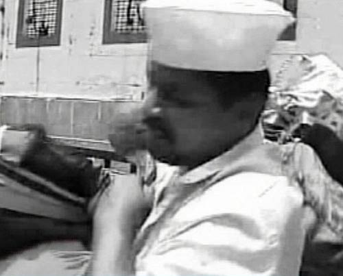 अन्‍ना के समर्थन में मुंबई के डिब्‍बावाले | आपकी भेजी तस्‍वीरें