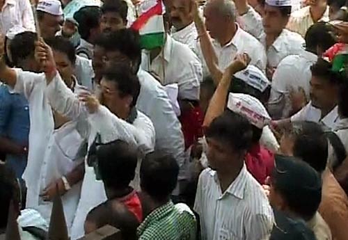 दिल्‍ली में तेज हुई आंदोलन की आंधी | उमड़ा जनसैलाब