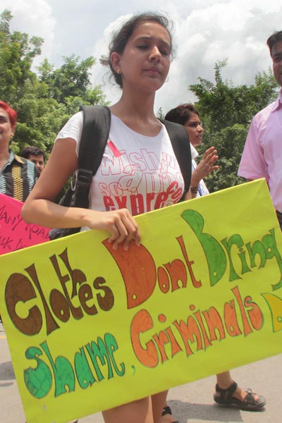 दिल्‍ली में निकला बेशर्मी मोर्चा