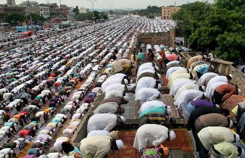 देश भर में हर्षोल्लास से मनाई गई ईद  | ईद की रौनक