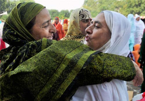 देश भर में हर्षोल्लास से मनाई गई ईद  | ईद की रौनक