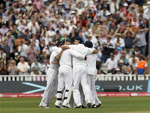 13 अगस्‍त 2011: तस्‍वीरों में देखें दिनभर की खबरें | पढ़ें