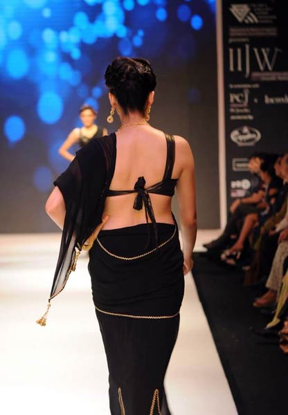 परी कथाओं से कम नहीं ग्‍लैमर की दुनिया