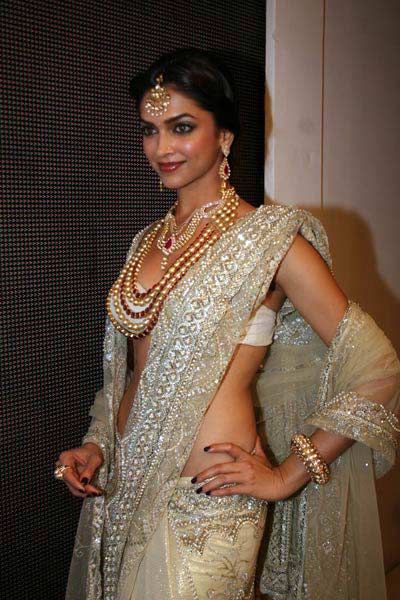 परी कथाओं से कम नहीं ग्‍लैमर की दुनिया