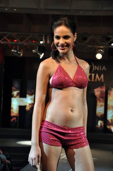 परी कथाओं से कम नहीं ग्‍लैमर की दुनिया