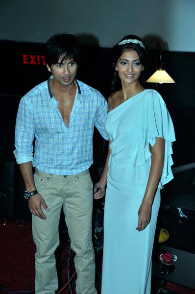 जानें बॉलीवुड में कौन हैं किसका दोस्‍त...। बॉलीवुड हसीनाएं