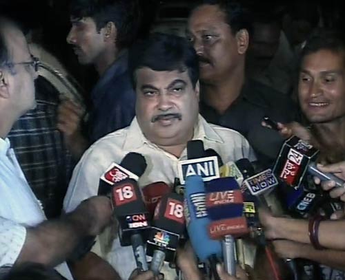 नेताओं का रवैया और अन्‍ना का आंदोलन...| हर ओर अन्‍ना