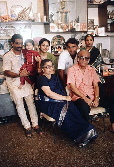 आया 'प्‍यार के दो तार से संसार बांधने' का त्‍योहार