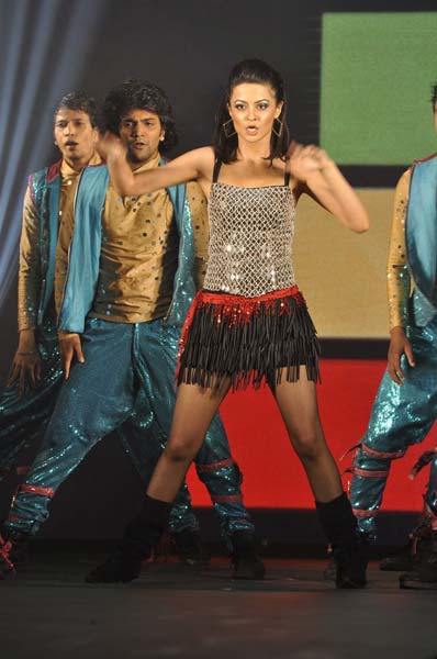 सितारों से रोशन 'गीतांजलि नाइट' | एचडीआईएल फैशन वीक