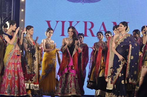 सितारों से रोशन 'गीतांजलि नाइट' | एचडीआईएल फैशन वीक