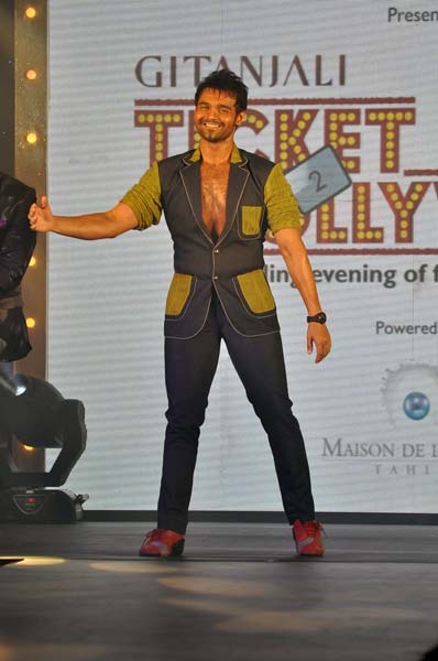 सितारों से रोशन 'गीतांजलि नाइट' | एचडीआईएल फैशन वीक