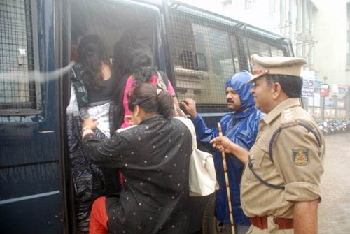 अन्ना के आंदोलन पर आपकी भेजी तस्वीरें | सड़कों पर समर्थक