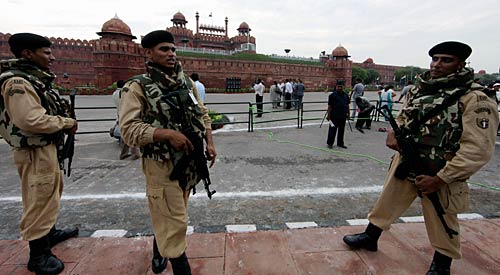 13 अगस्‍त 2011: तस्‍वीरों में देखें दिनभर की खबरें | पढ़ें