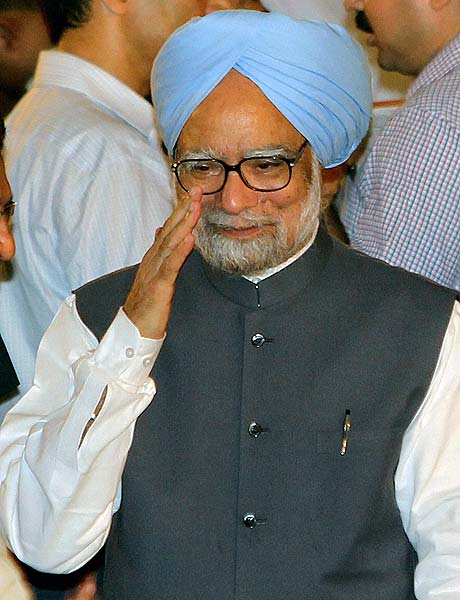 अनशन पर अन्ना, दावत उड़ाते नेता | वीडियो