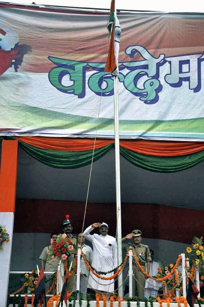 देशभर में मनाया गया स्वतंत्रता दिवस  |  लालकिले पर फहराया गया तिरंगा