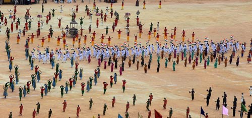 देशभर में मनाया गया स्वतंत्रता दिवस  |  लालकिले पर फहराया गया तिरंगा